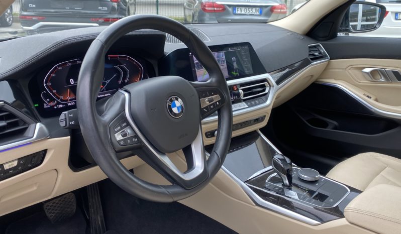BMW 320 d Touring Luxury pieno