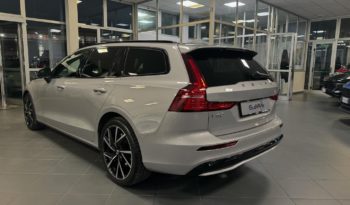 VOLVO V60 B4 (d) automatico Plus Dark MILD HYBIRD N1 pieno