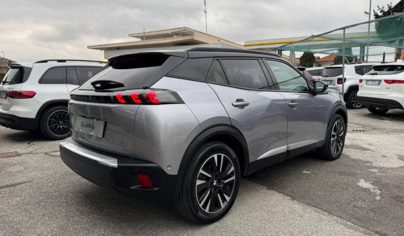 PEUGEOT 2008 motore elettrico 136 CV GT pieno