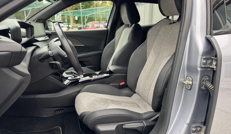 PEUGEOT 2008 motore elettrico 136 CV GT pieno