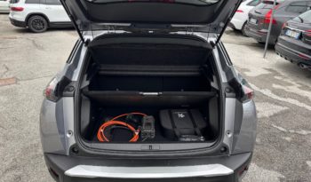 PEUGEOT 2008 motore elettrico 136 CV GT pieno
