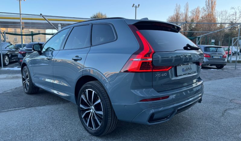 VOLVO XC60 B4 (d) automatico Plus Dark N1 pieno