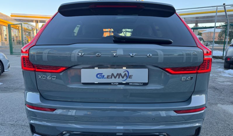 VOLVO XC60 B4 (d) automatico Plus Dark N1 pieno