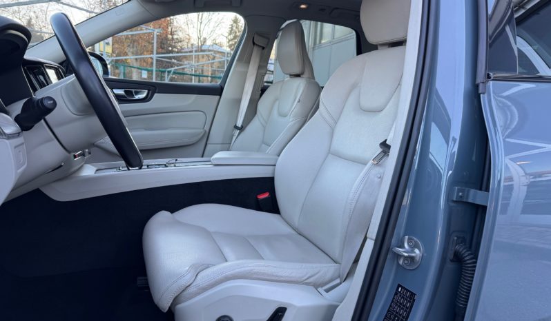 VOLVO XC60 B4 (d) automatico Plus Dark N1 pieno