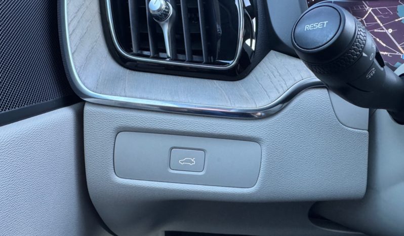 VOLVO XC60 B4 (d) automatico Plus Dark N1 pieno