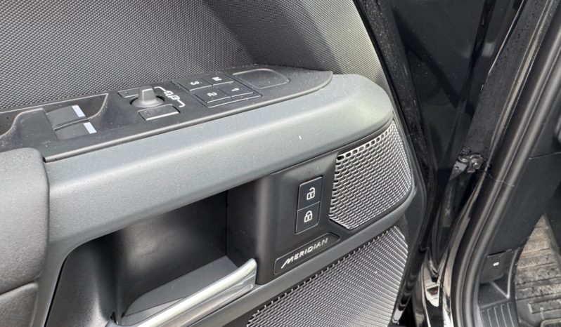 LAND ROVER Defender 110 3.0D I6 200 CV AWD Auto X-Dynamic SE AUTOCARRO pieno