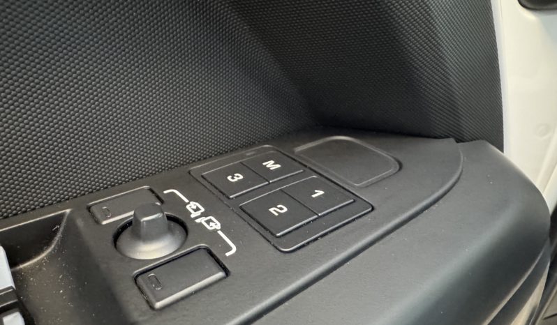 LAND ROVER Defender 90 3.0D I6 200 CV AWD Auto SE pieno
