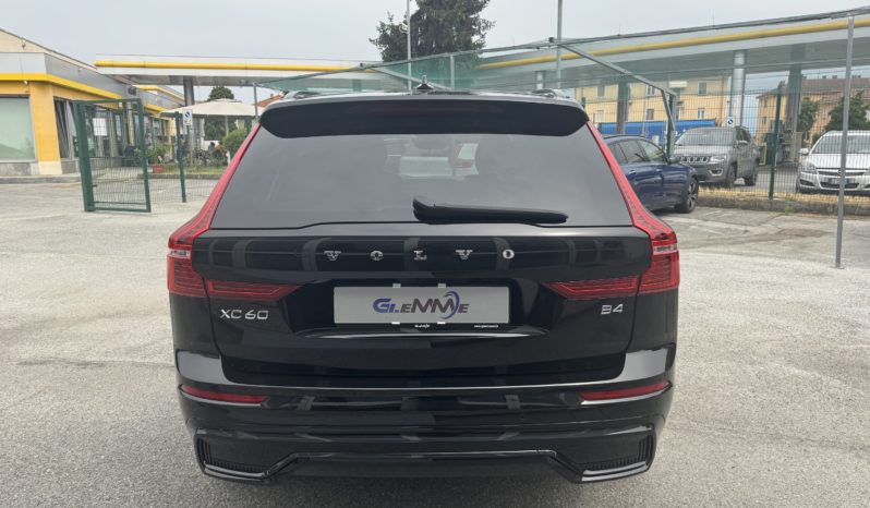 VOLVO XC60 B4 automatico Plus Dark pieno