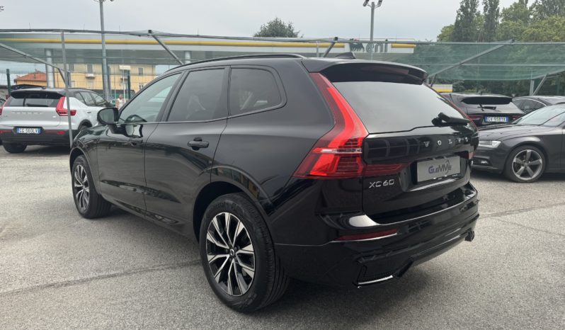 VOLVO XC60 B4 automatico Plus Dark pieno
