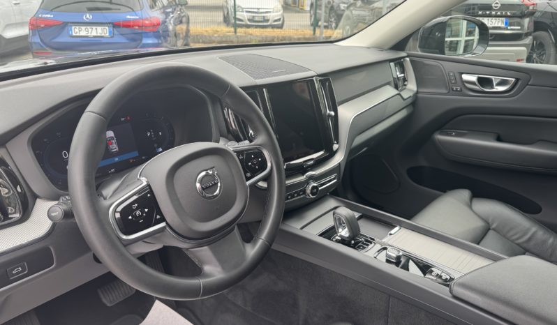 VOLVO XC60 B4 automatico Plus Dark pieno
