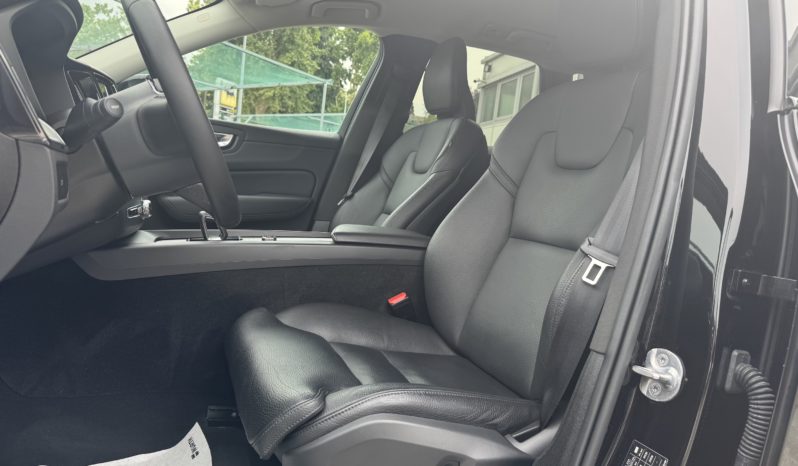 VOLVO XC60 B4 automatico Plus Dark pieno