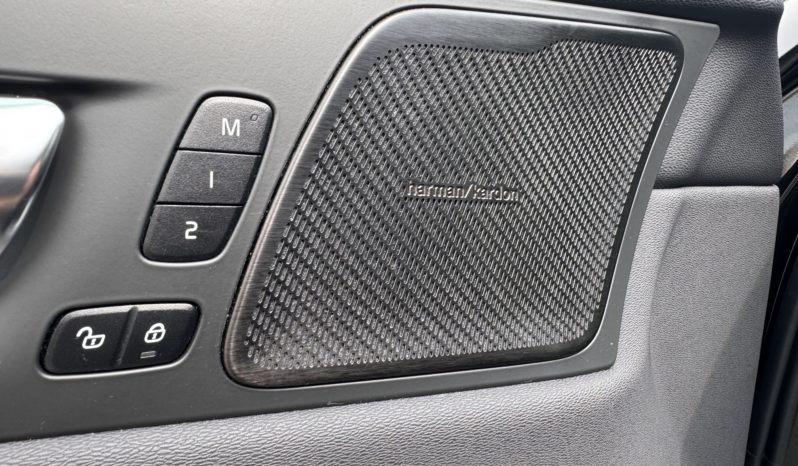 VOLVO XC60 B4 automatico Plus Dark pieno