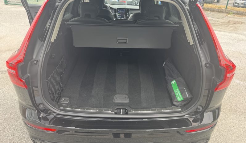 VOLVO XC60 B4 automatico Plus Dark pieno