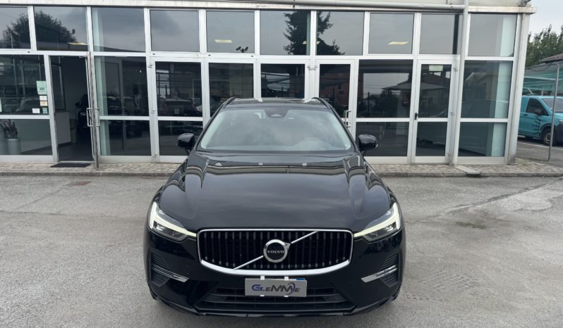 VOLVO XC60 B4 (d) AWD Geartronic Momentum pieno