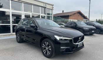 VOLVO XC60 B4 (d) AWD Geartronic Momentum pieno