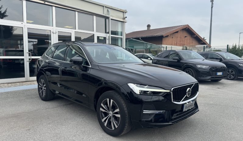 VOLVO XC60 B4 (d) AWD Geartronic Momentum pieno
