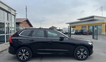 VOLVO XC60 B4 (d) AWD Geartronic Momentum pieno