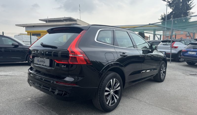 VOLVO XC60 B4 (d) AWD Geartronic Momentum pieno