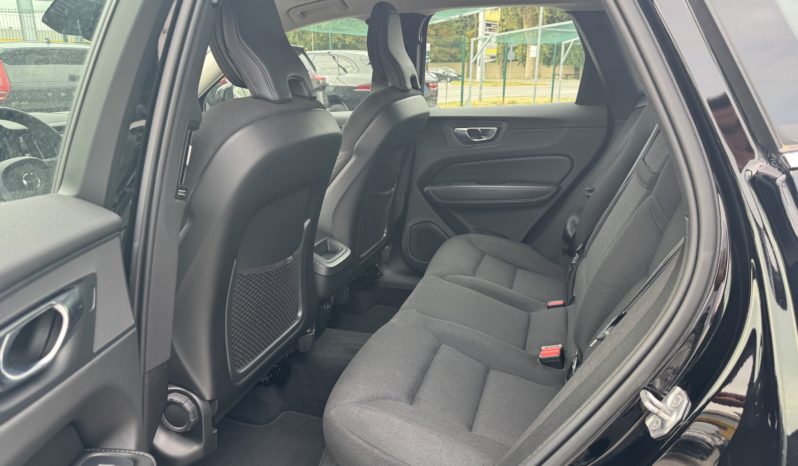 VOLVO XC60 B4 (d) AWD Geartronic Momentum pieno