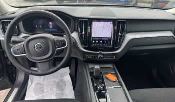 VOLVO XC60 B4 (d) AWD Geartronic Momentum pieno