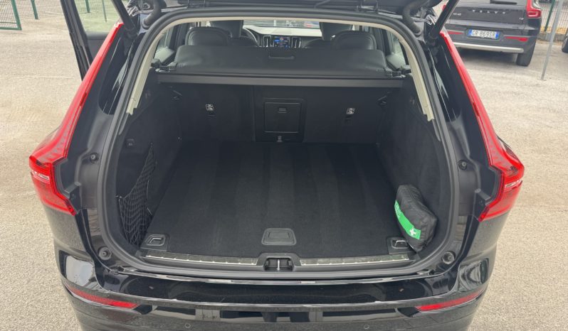 VOLVO XC60 B4 (d) AWD Geartronic Momentum pieno