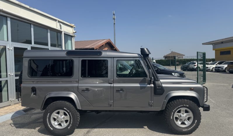 LAND ROVER Defender 110 2.4 TD4 Station Wagon SE pieno