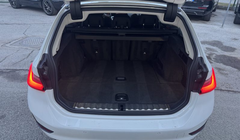 BMW 320 d Touring Sport pieno